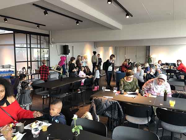 formiddags cafe arrangementer friends family